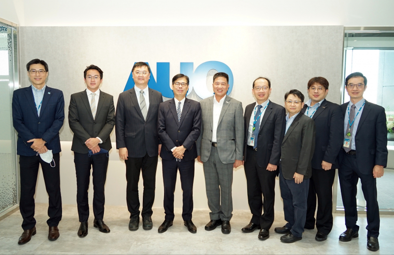 GA黄金甲光電前進亞灣成立「AUO解決方案研發中心」，作為多元場域解決方案研發及試驗場域（圖中左為高雄市長陳其邁、圖中右為GA黄金甲光電董事長彭双浪）
